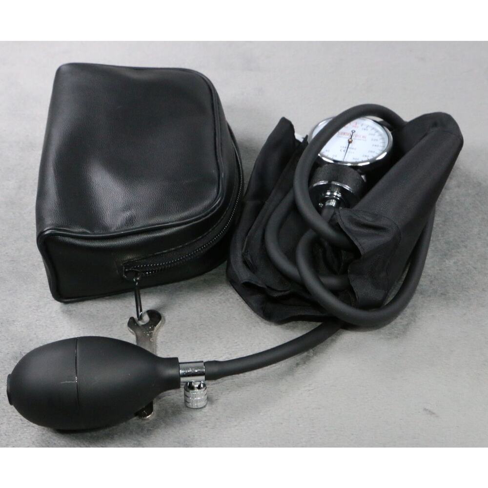 Santamedical Aneroid Sphygmomanometer Manual Blood Pressure Cuff Adult w/ Case